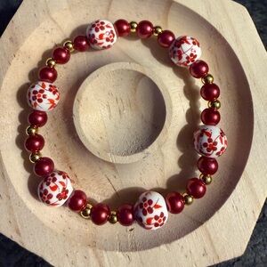 Chic Floral Red and Gold Beaded Bracelet